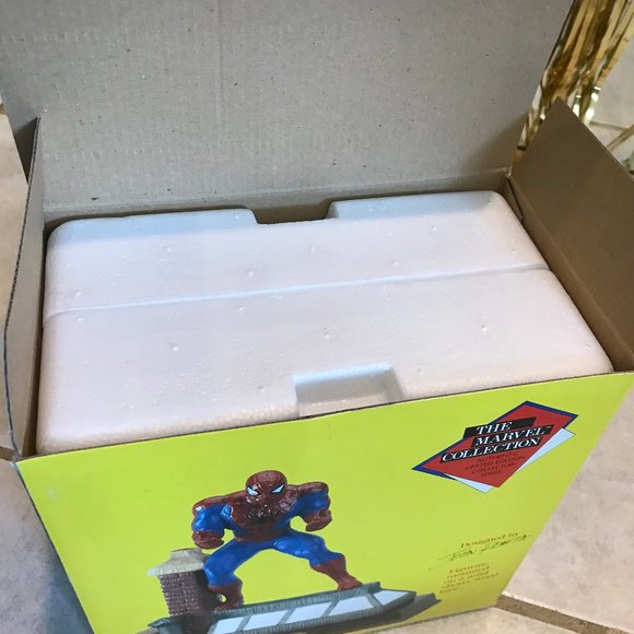 The Marvel Collection * Authentic Limited Edition John Romita Spiderman Figurine - Picture 9 of 9